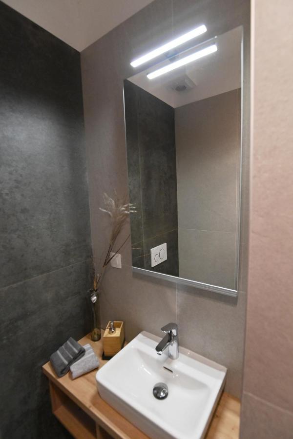 Sea View Deluxe Apartment Риека Экстерьер фото